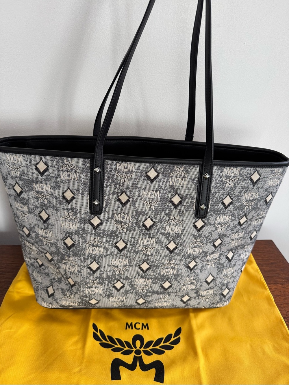 NWT MCM Aren Denim Gray Logo Pattern Tote with Black Trim w/COA - Picture 3 of 11